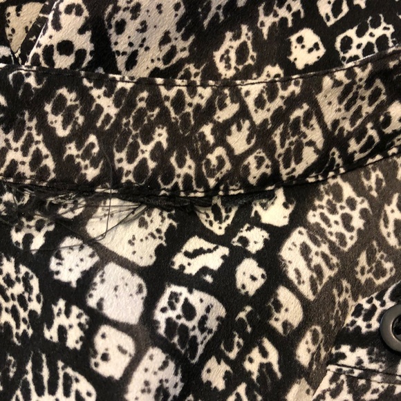 Snake Skin Print Button Down Blouse Top Long Sleeve Black Gray Medium - Picture 4 of 6